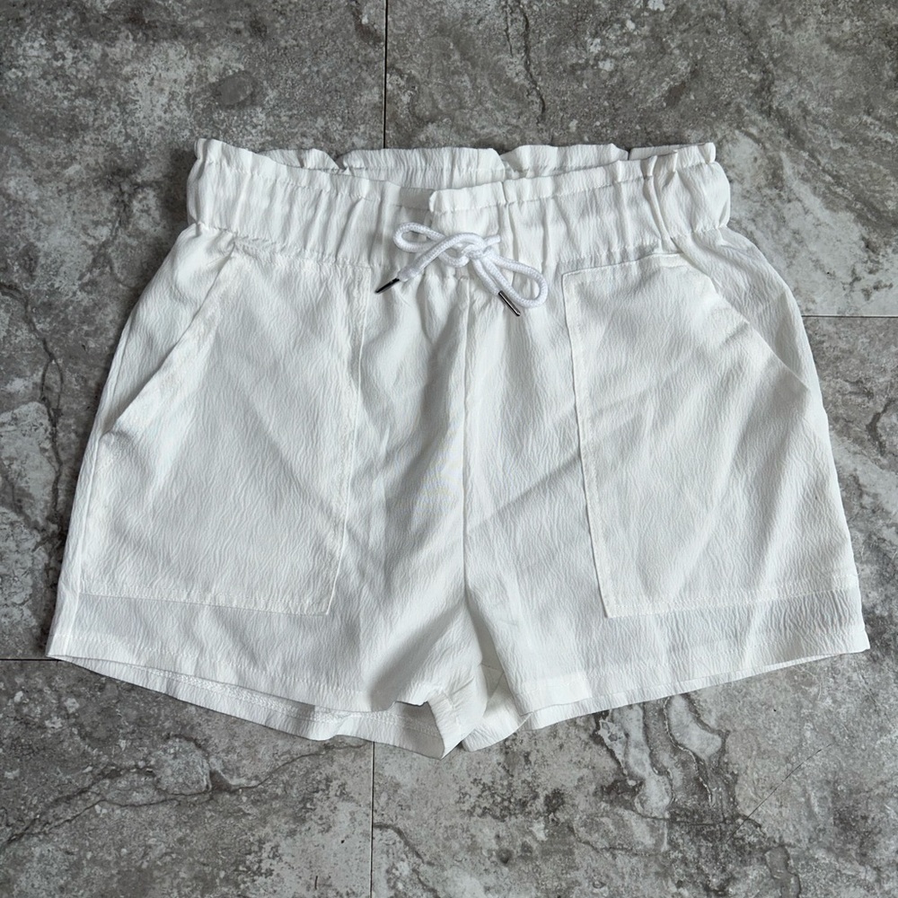 High-Waisted White Light Polyester Drawstring Shorts with Pockets M
